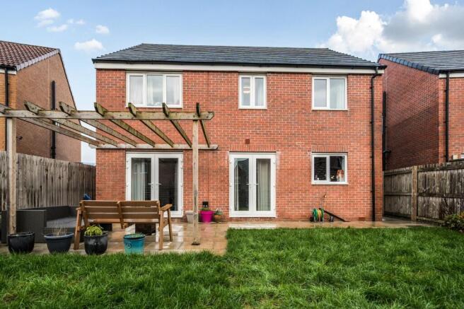 5 bed House for sale Image 11