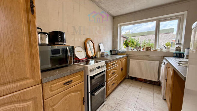 3 bed Semi-Detached for sale Image 8