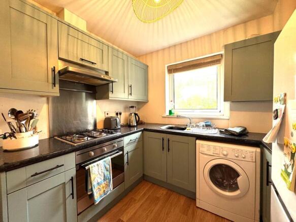 Kitchen diner (2)