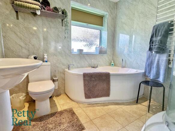 3 bed Detached Bungalow for sale Image 5