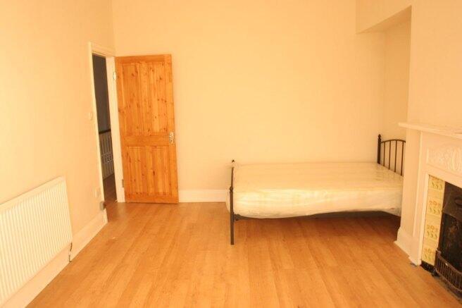 3 bed House Share to rent Image 4
