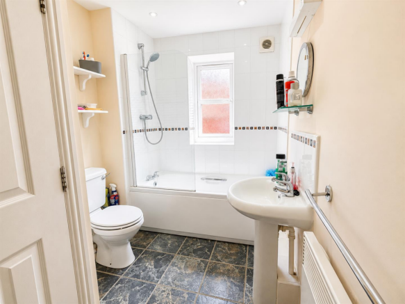 2 bed House for sale Image 7