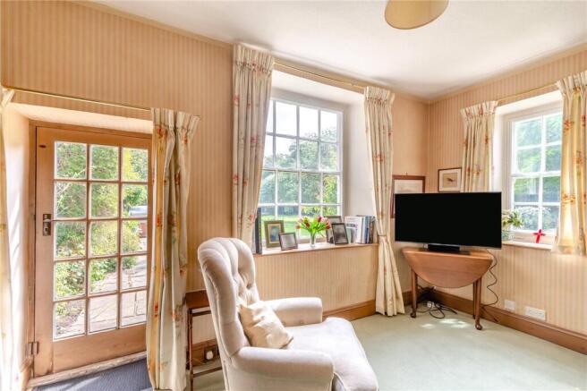 5 bed Semi-Detached for sale Image 4