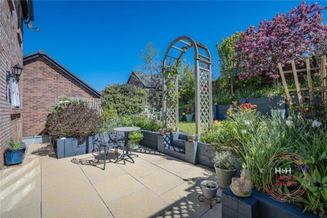 2 Meadow Close