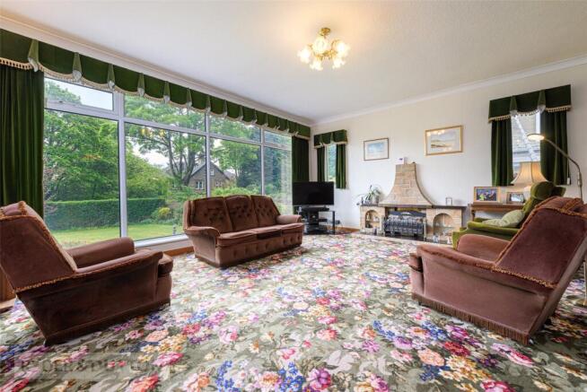 5 bed Detached for sale Image 8