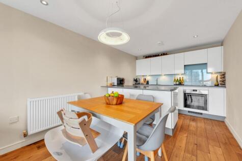 216 Seren Park Gardens, Greenwich, SE3 7RS