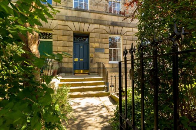8 Howard Place