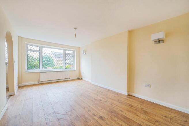 2 bed Semi-Detached Bungalow for sale Image 6