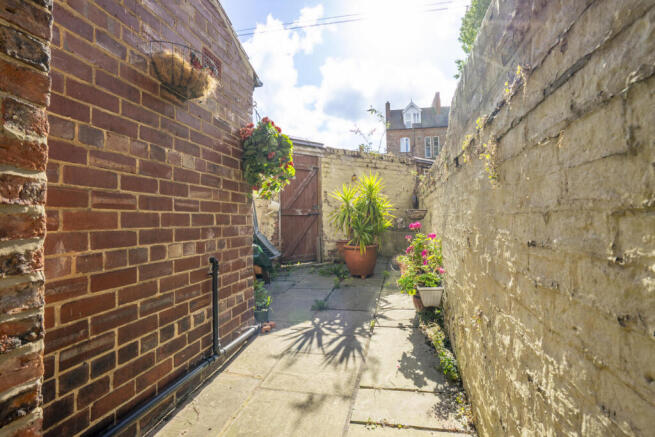 3 bed Terraced for sale Image 12