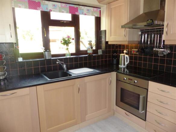 KITCHEN 1.JPG