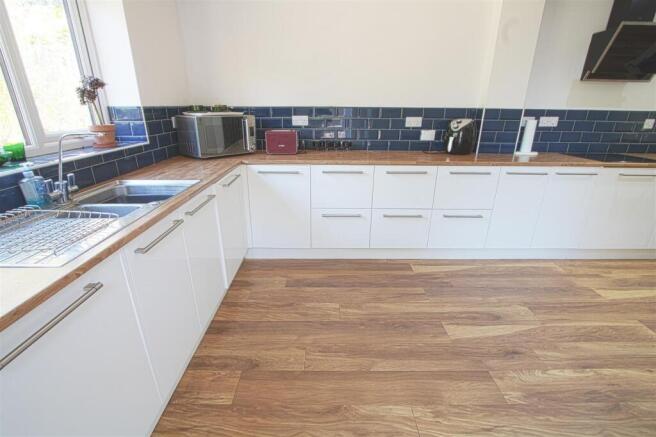 KITCHEN2.jpg