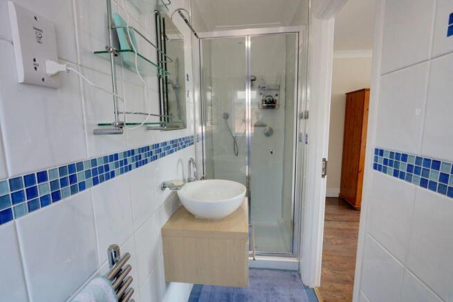 Ensuite to Bed 1