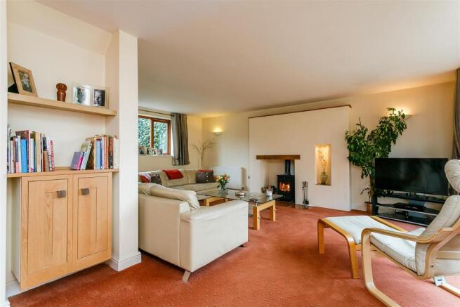 8305879-interior16.JPG