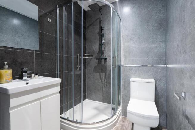 Studio bathroom 2.JPG