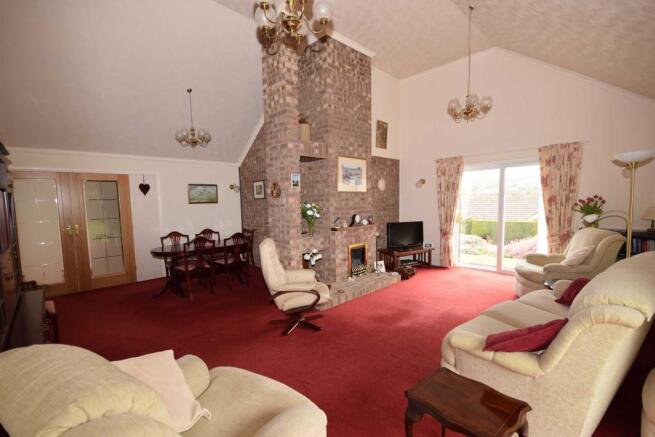 Lounge/Dining Room