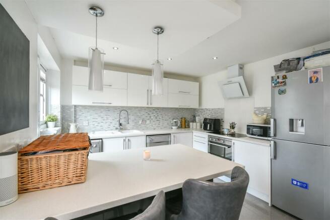 Kitchen/Dining Area