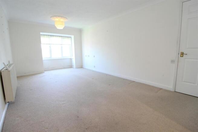 056 Davis Court - LIving Room 2.JPG