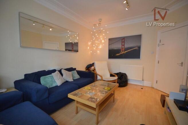6 bed Terraced to rent Image 12