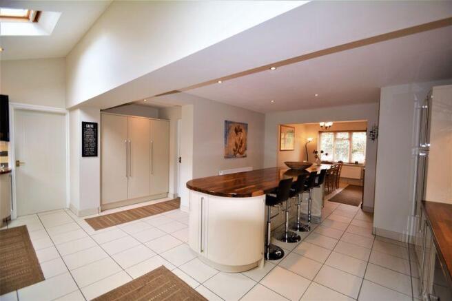 Kitchen / brea...