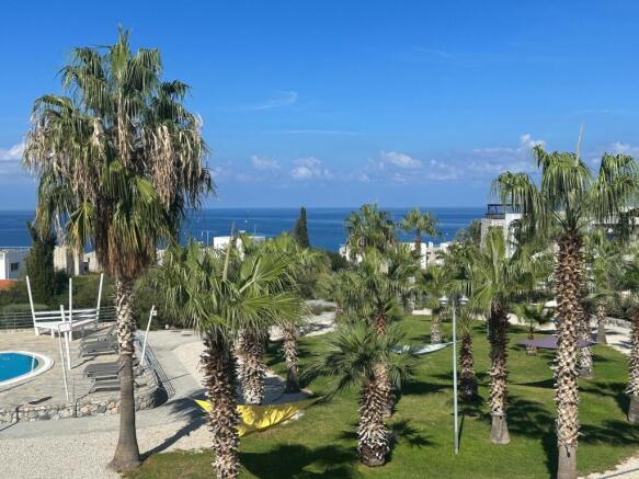 Luxurious 2 Bed Penthouse with Private Terrace and Stunning Views Image 9999 3