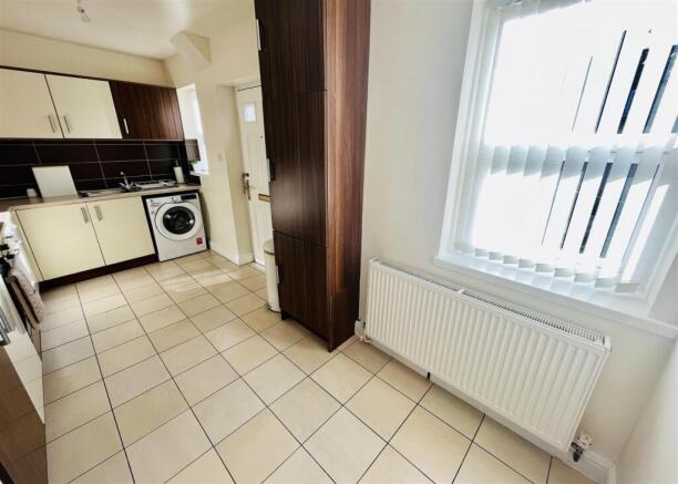 2 bed Terraced for sale Image 8