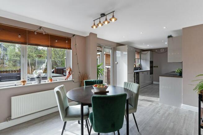 Dining/kitchen