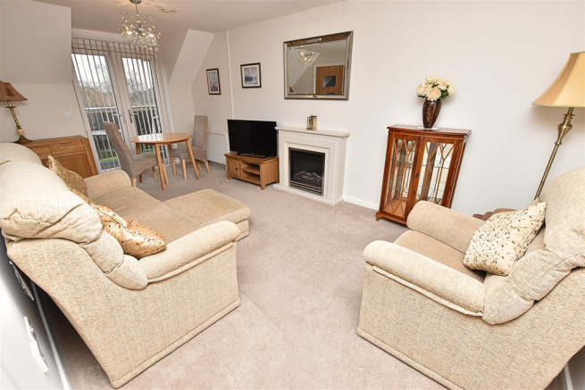 LOUNGE DINING ROOM