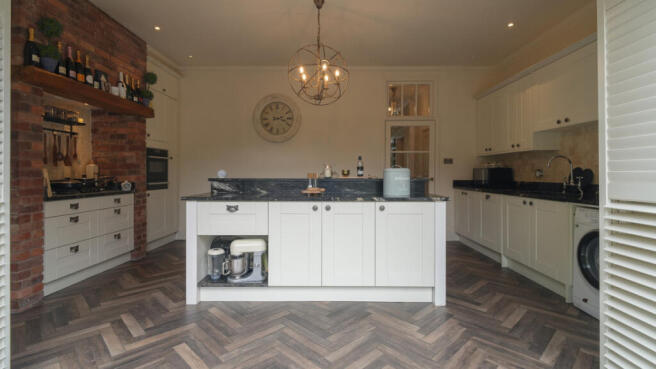 5 bed Terraced for sale Image 7