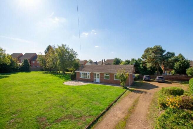 3-bed detached on Iveagh Close, Measham, £500,000