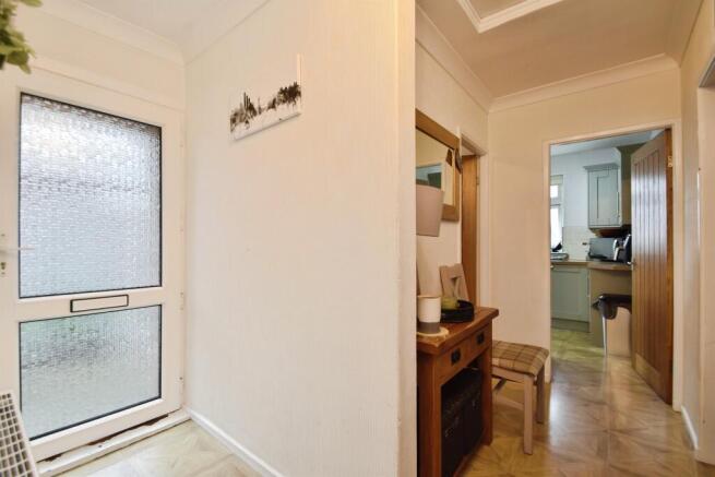 2 bed Semi-Detached for sale Image 8