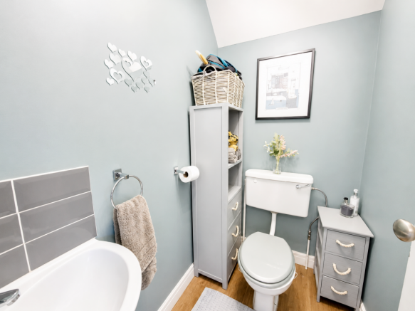4 bed Detached for sale Image 6