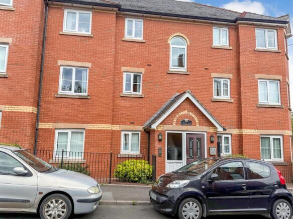 2-bed flat on Beatrice Court, Beatrice Street, Oswestry, £115,000