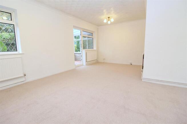 009 Sewell Close - Living Room - 6.JPG