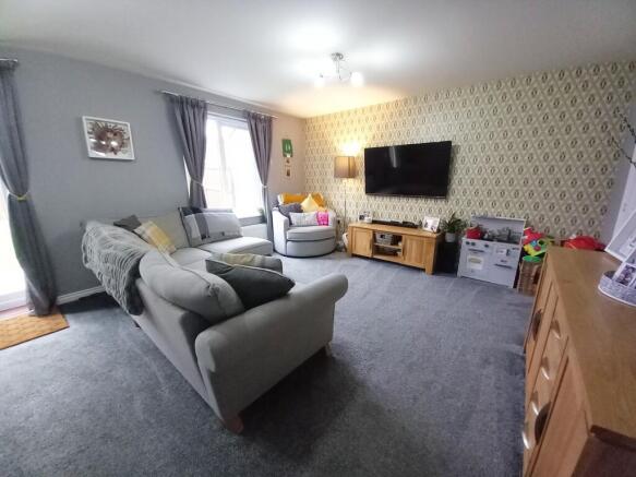 LOUNGE & DINING ROOM