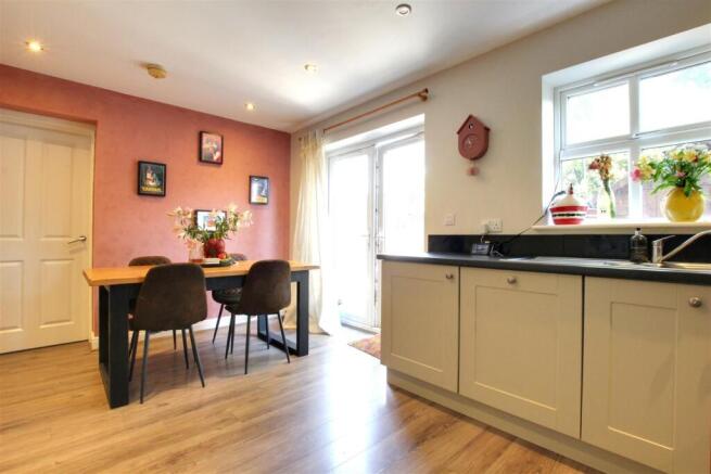 4 bed Detached for sale Image 7