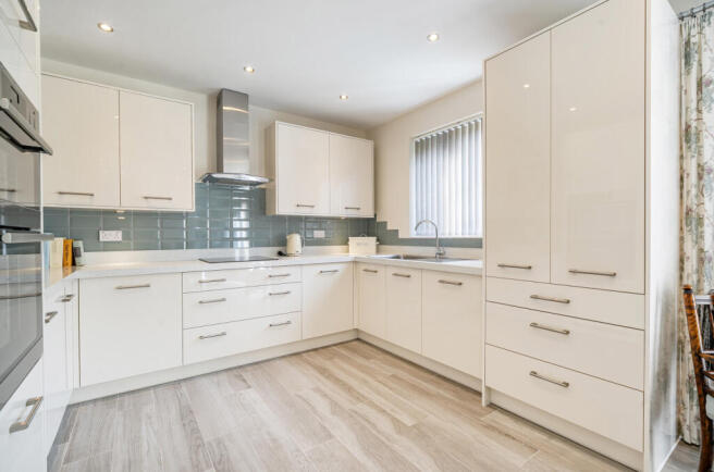 1348602-6-68b9b9a...