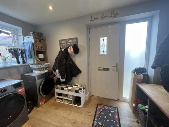 4 bed Semi-Detached for sale Image 12