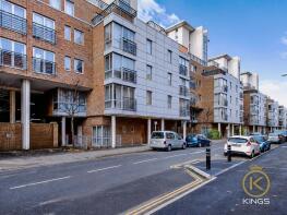 33, Mermaid House, Cross Street, Charles Dickens, Portsmouth PO1 3GF