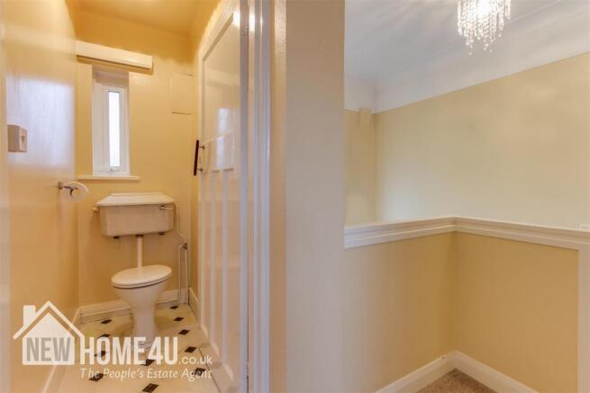 FAMILY BATHROOM: