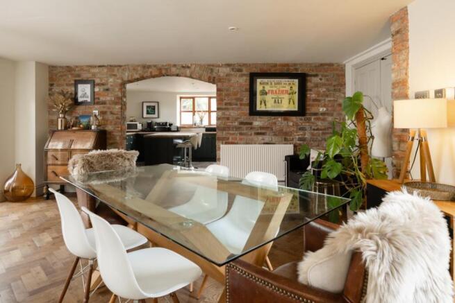 5 bed Detached for sale Image 10