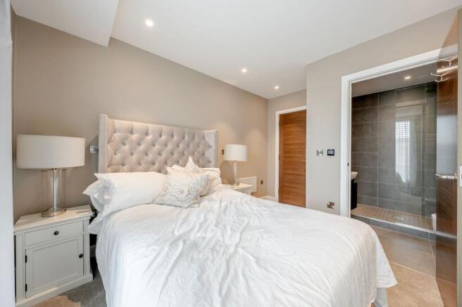 2 bed Flat to rent Image 11