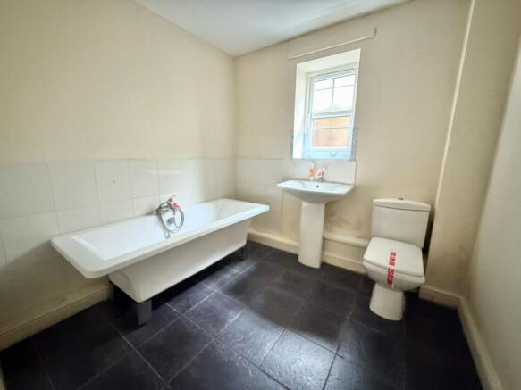 2 bed Ground Flat for sale Image 6