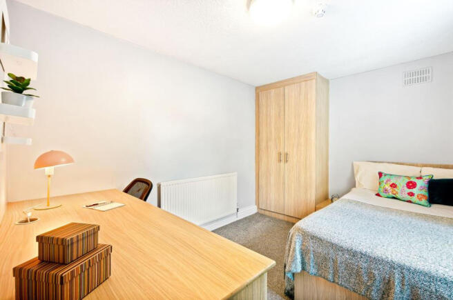 6 bed House to rent Image 7