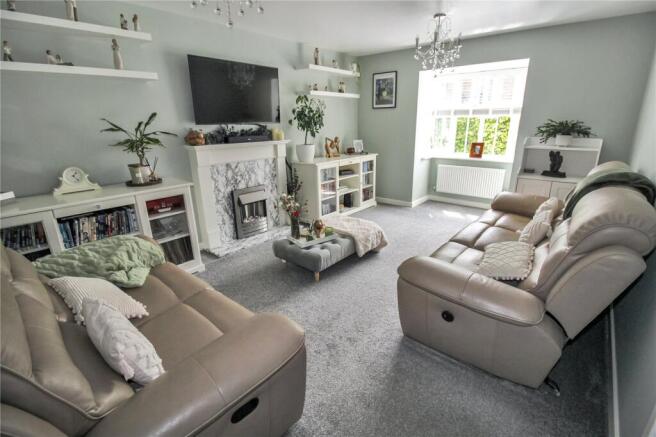 Oldenburg Close, Moulden View, Swindon, Wiltshire, SN5 photo 4