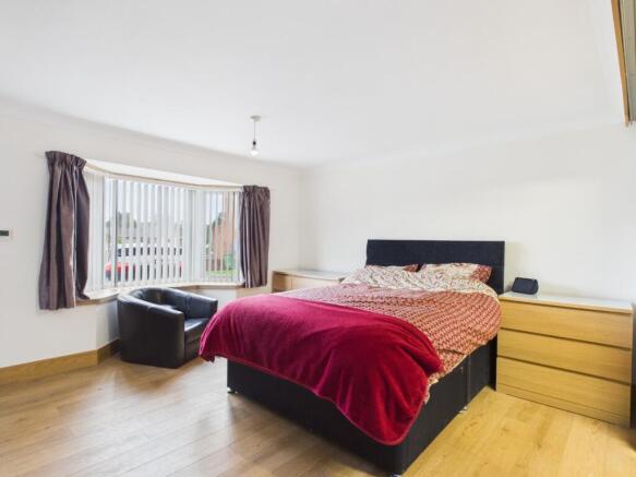 4 bed Detached Bungalow for sale Image 12