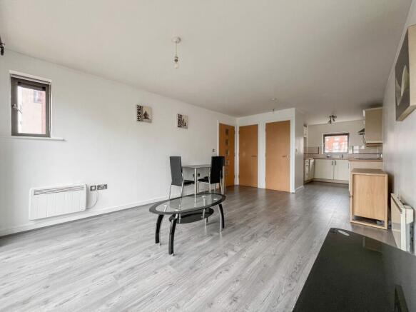 LIVING ROOM/DINER