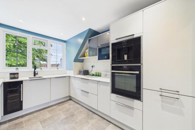 2 bed Apartment for sale Image 8