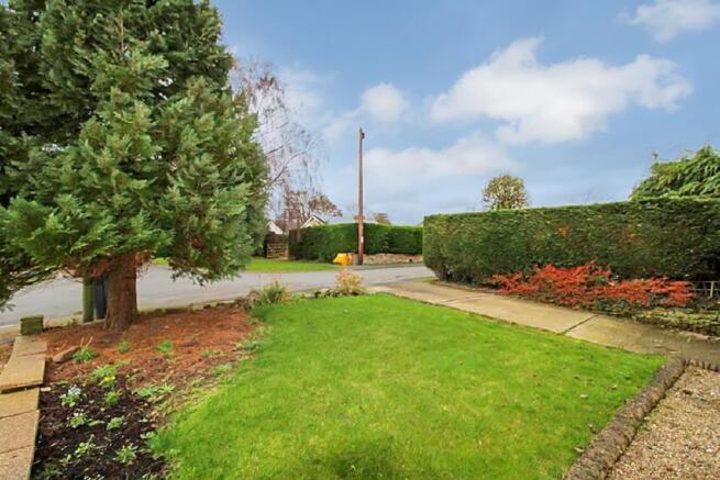 FRONT GARDEN & DRIVEWAY