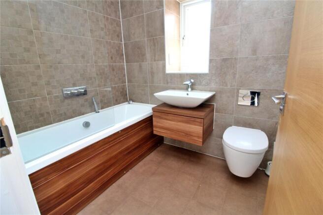 4 bed Detached for sale Image 8