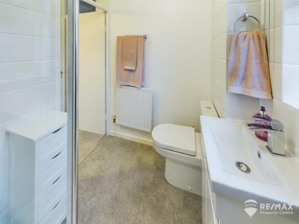 Bathroom (2).jpg
